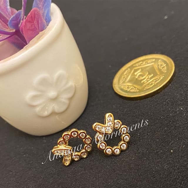 Wreath Studs-Golden